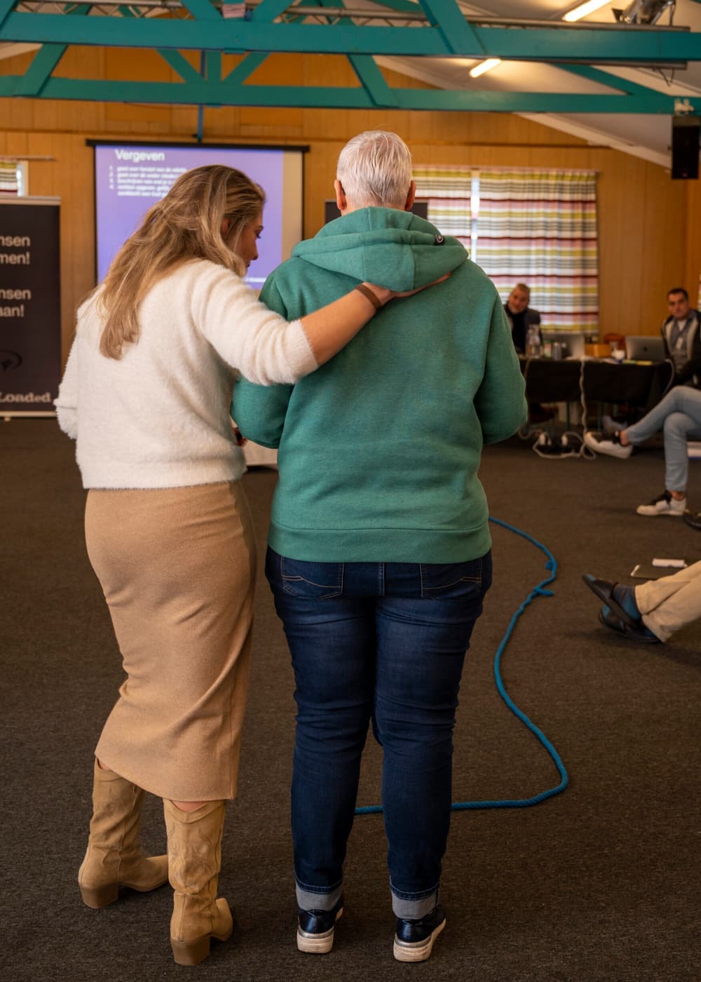 Deelnemers in een emotioneel moment tijdens de training